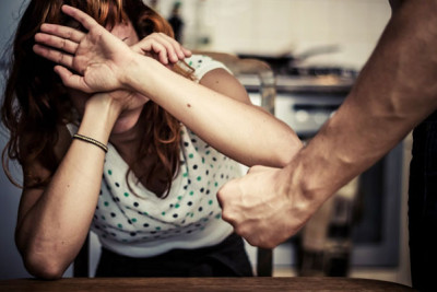 "Sürətli yeriməyimə söz dedi" – Sevgilisini döydü