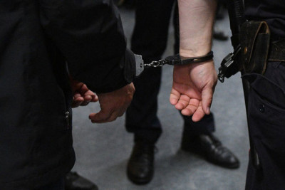 10 gün hasarından aşdıqları evdən 213 min manatlıq oğurluq etdilər