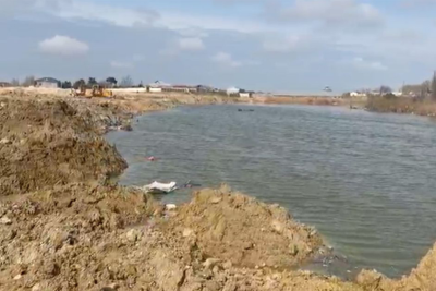 Qamışlıqlar qurudulur, villalar tikilir, Bakı da su altında qalır