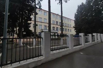 7-ci sinif şagirdini yoldaşları təhdid etdi, o da boğazını kəsdi