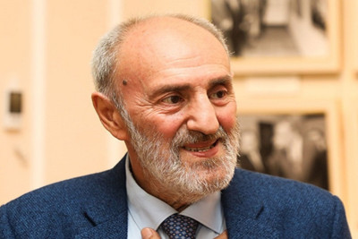 Akif İslamzadənin ürəyinə stent qoyulub