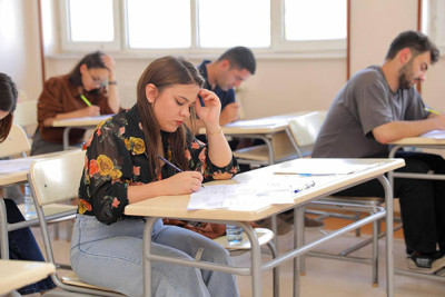 Gələn il abituriyentlər xarici dildə 100 sözdən ibarət mətn yazacaq