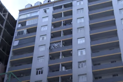 Bakıda ŞOK: 8-ci mərtəbədən düşən uşaq sağ qaldı