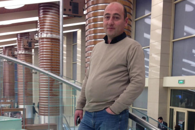 44 yaşlı kişi küçədə vəfat etdi