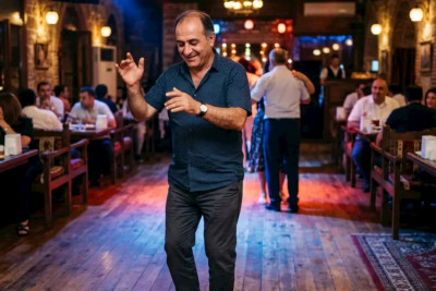 Restoranda dava düşdü — Bu mahnıya ancaq mən oynayacağam...