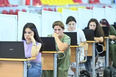 Müəllimlərin imtahanında 5 sual səhv çıxdı