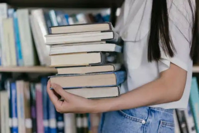 Bakı Qızlar Universitetinin fəaliyyəti dayandırıldı