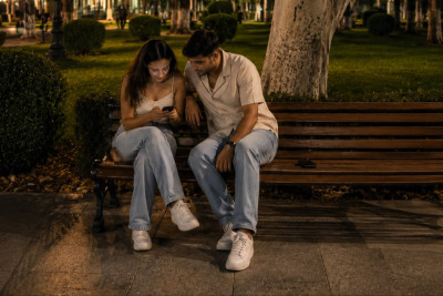Bakıda qızla parkda görüşən oğlanın başına iş gəldi — 1200 manat ziyana düşdü