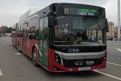 "BakuBus"dan artıq ənənəvi "xidmət": Sərnişinlər məcburi "çimizdirilir"