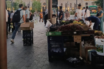 "Nə gəldi, harada gəldi sat" – "28 may"dakı küçə ticarətindən narazılıq
