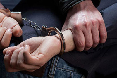 Xaricdə iş və müxtəlif vədlərlə 32 min manatdan çox dələduzluq etməkdə şübhəli bilinən şəxs saxlanılıb