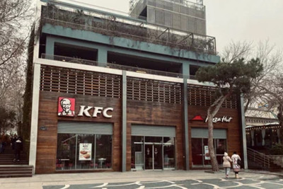 KFC-də masanın üstündən telefon oğurladı - Cəzası bəlli oldu