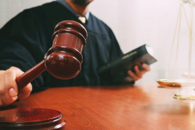 Sabiq idarə rəisi və sektor müdiri üçün 12 il həbs cəzası tələb olundu