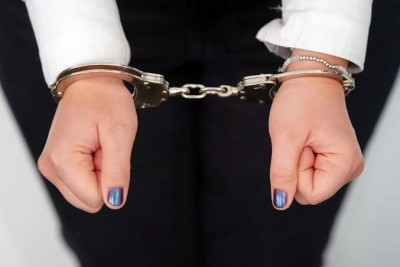 İki uşaq anası Dağüstü parkda sevgilisini qarət etdi