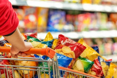 Bakıda müdir işlədiyi supermarketi taladı: 11 min manatlıq çipsi...